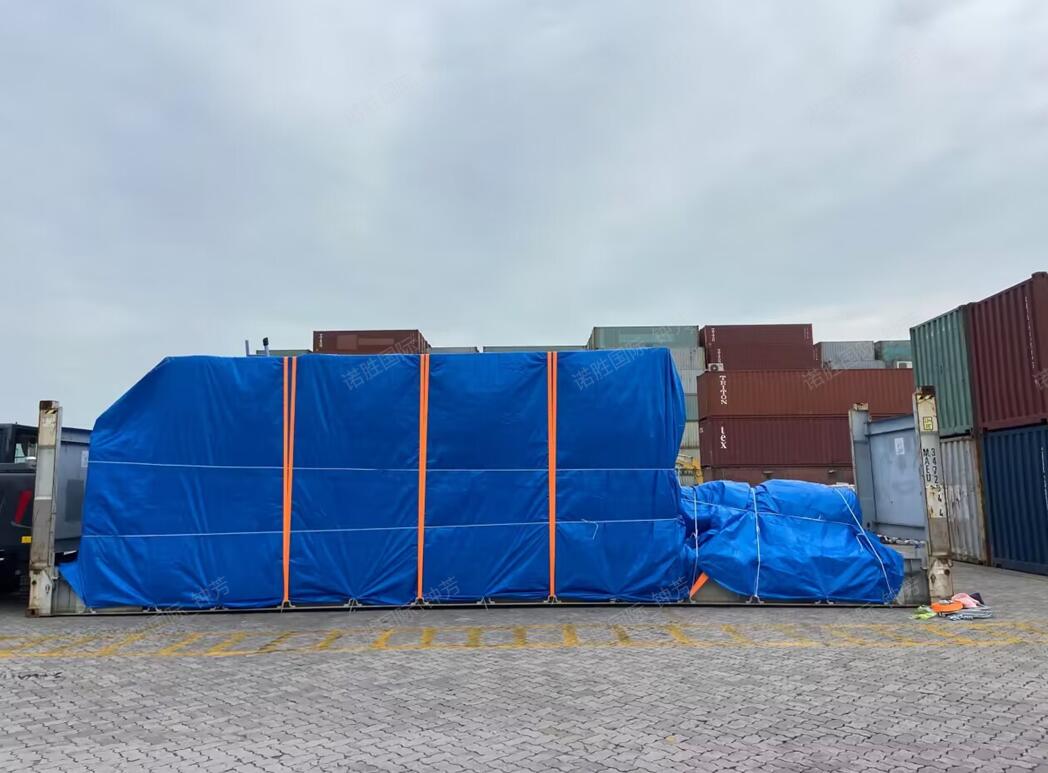 诺胜物流厦门港 40 尺平板柜发电机组装箱绑扎加固作业现场