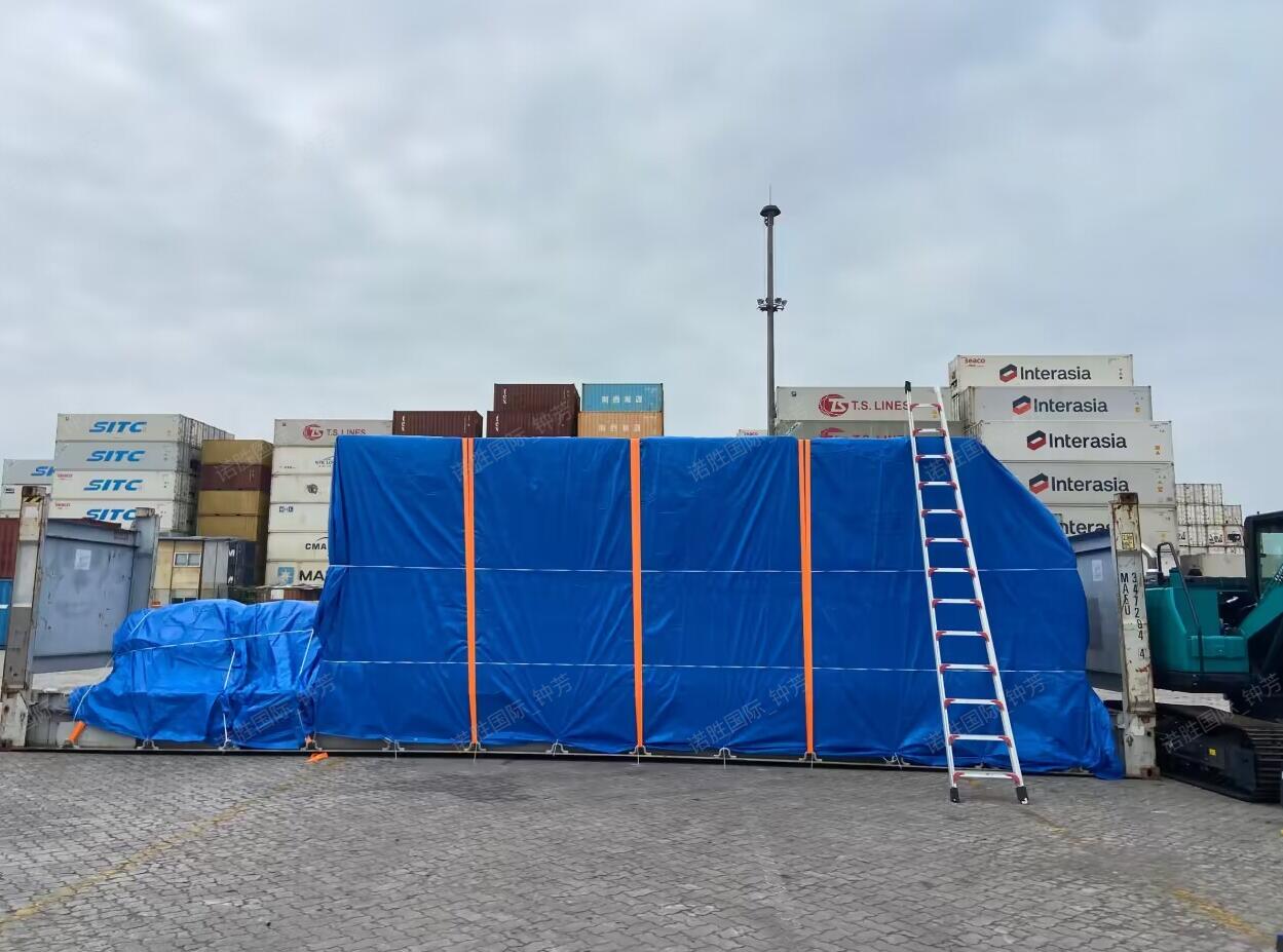 诺胜物流厦门港 40 尺平板柜发电机组装箱绑扎加固作业现场